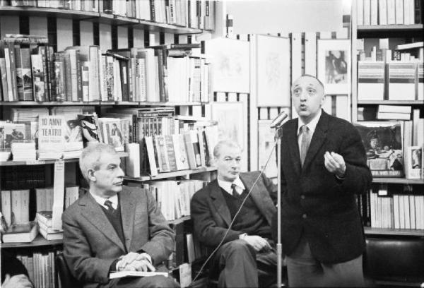 Milano - Libreria Einaudi - Dibattito - Marco Forti critico letterario e Elio Vittorini scrittore