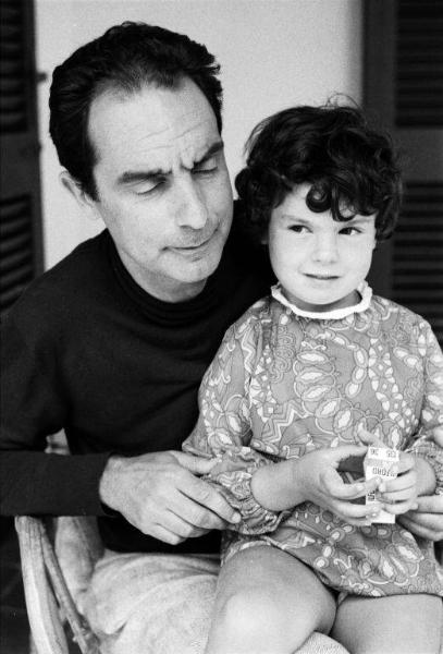 Ritratto - Italo Calvino con la figlia Giovanna - Cinquale