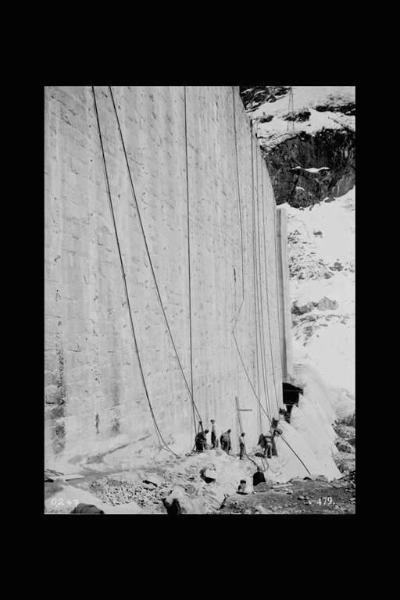 Società Edison - Lago Pantano d'Avio - Diga - Cantiere - Operai al lavoro