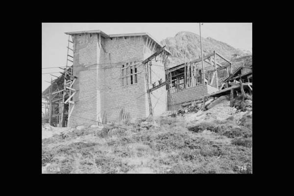 Società Edison - Valle Camonica - Cantiere - Stazione di teleferica in costruzione