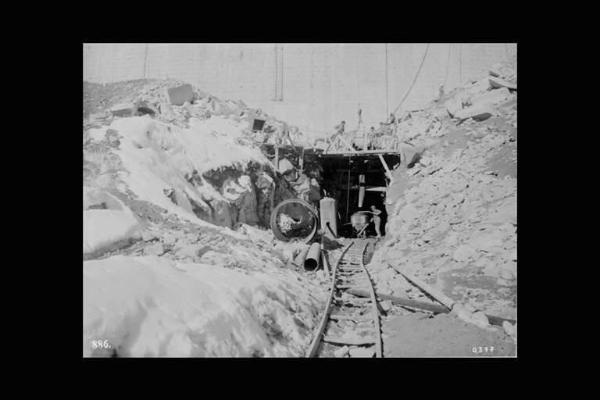 Società Edison - Lago Salarno - Diga - Cantiere - Passaggio alla base della parete