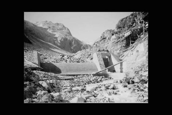 Società Edison - Valle Camonica - Cantiere - Scolmatore e chiusa di un canale