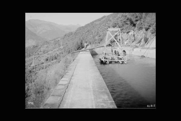 Società Edison - Valle Camonica - Cantiere - Canale - Chiatta con idrovora in azione