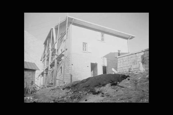 Società Edison - Valle Camonica - Cantiere - Edificio con impalcatura