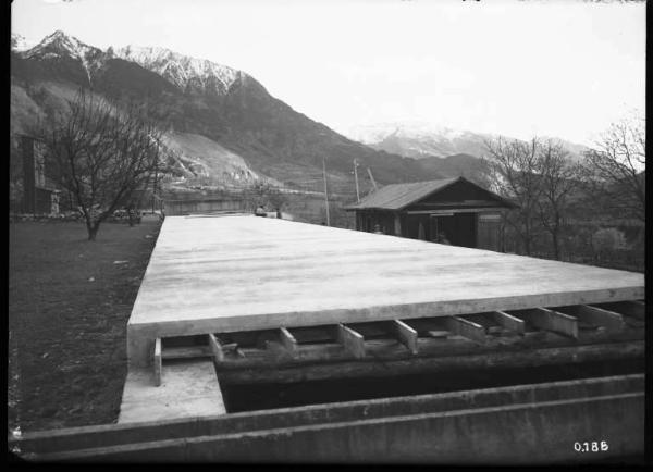 Società Edison - Valle Camonica - Cantiere - Lavori di copertura di un canale