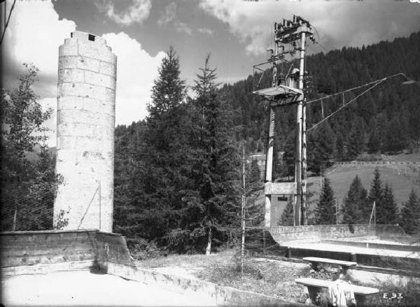 Società Edison - Passo del Tonale - Pali dell'elettricità con cabina aerea