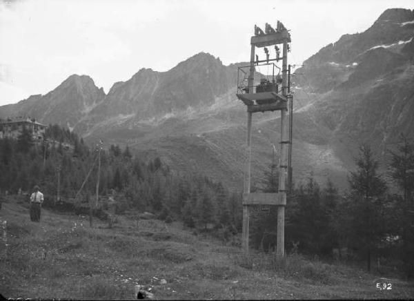 Società Edison - Passo del Tonale - Pali dell'elettricità con cabina aerea