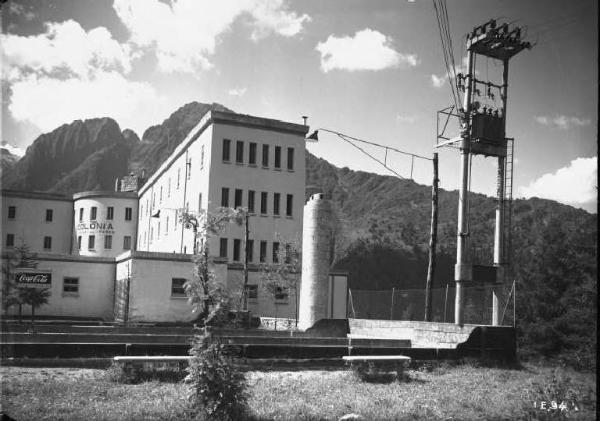 Società Edison - Passo del Tonale - Colonia dei Vigili del Fuoco - Pali dell'elettricità con cabina aerea