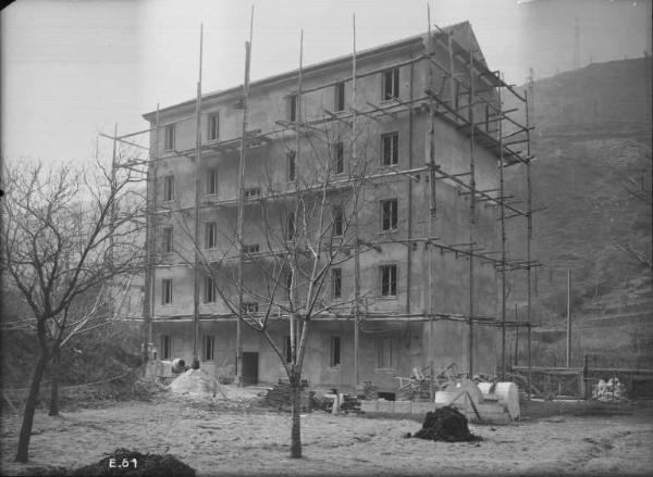 Società Edison - Cedegolo - Edificio con impalcatura