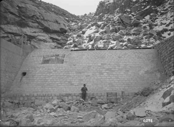 Società Edison - Lago Pantano d'Avio - Cantiere - Opera di canalizzazione lungo un torrente