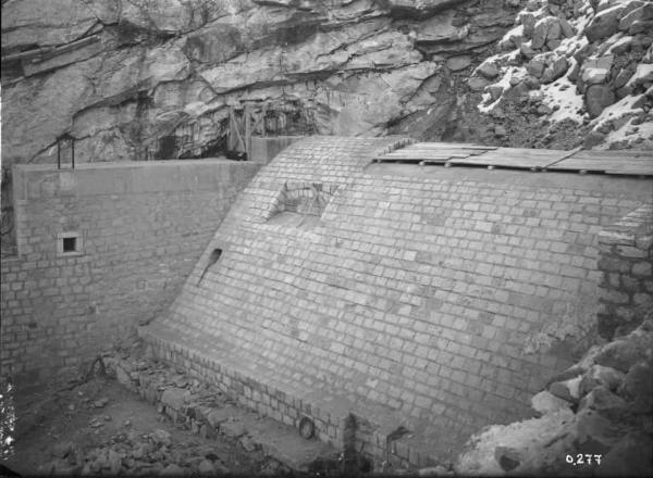 Società Edison - Lago Pantano d'Avio - Cantiere - Opera di canalizzazione lungo un torrente