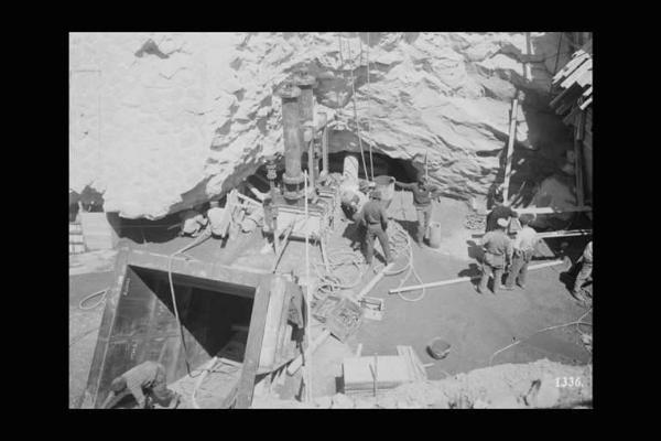 Società Edison - Lago d'Arno - Diga - Cantiere - Operai al lavoro