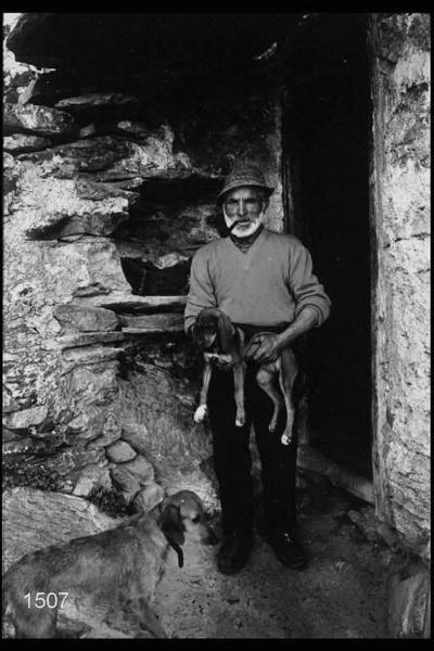 Chiesa in Valmalenco - Ritratto maschile - Pastore con due cani