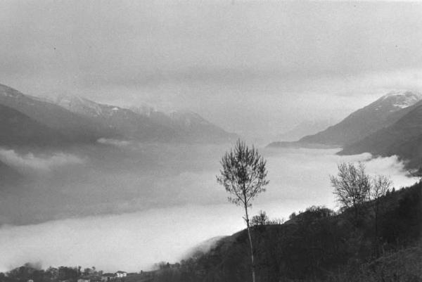 San Rocco di Teglio. Veduta della vallata con nuvole basse.