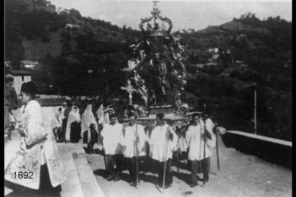 Processione di S.Rocco. Sagrato chiesa.