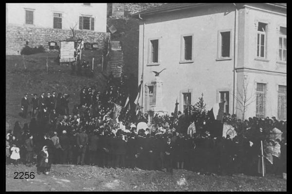 Inaugurazione del monumento ai Caduti.