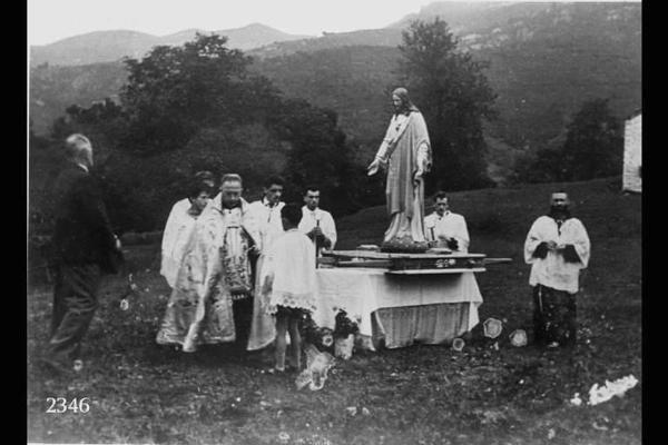 Festa per l'acquisto della statua del Sacro Cuore.