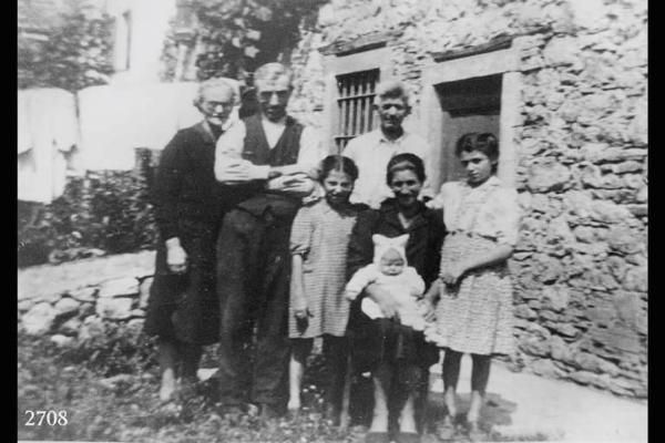 Famiglia Marco Berizzi. C. Prospero. - Ritratto in esterno.