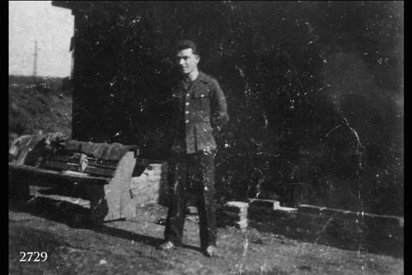 Luigi Locarini, da Bergamo, internato nel campo di concentramento di Saarbruchen, in Alsazia.