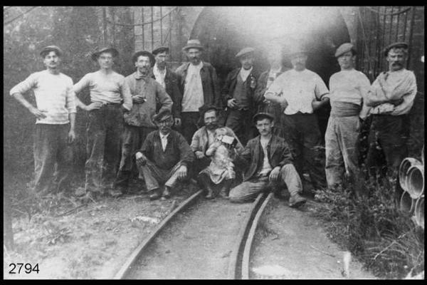 Ritratto di un gruppo di minatori.