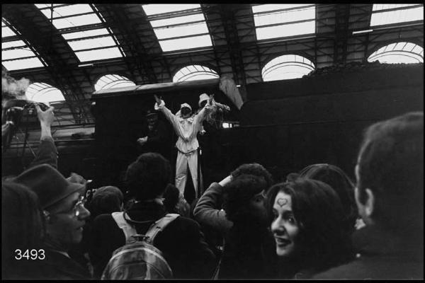 Carnevale ambrosiano. Stazione Centrale: arrivo delle maschere da Venezia.