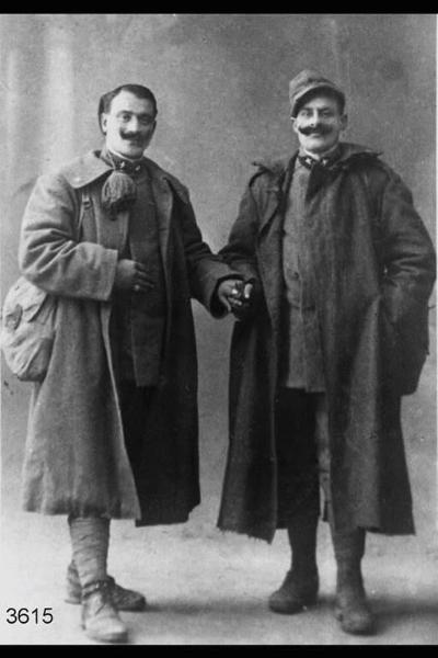 Ritratto dei cugini Angelo e Antonio Maconi di Costa in divisa militare.