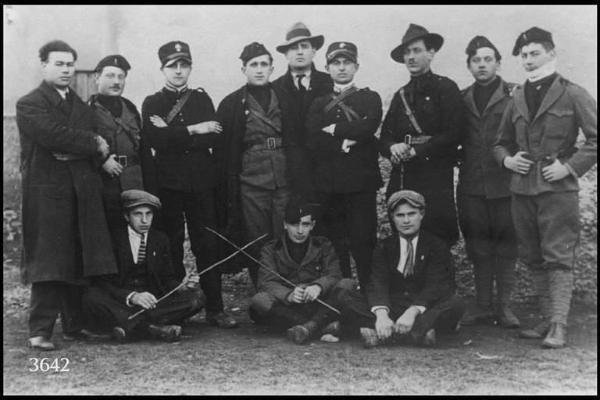 Ritratto di gruppo. Squadra d'azione fascista di Rota.