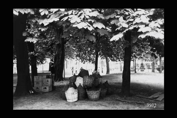 Milano. Parco Sempione. Festa dell'Unità: damigiane vuote e casse di bottiglie sotto gli alberi.