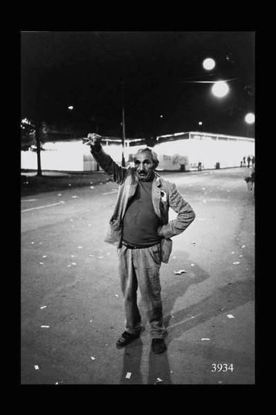 Milano. Parco Sempione. Festa dell'Unità: anziano col pugno alzato.