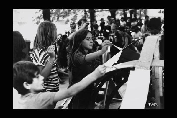 Milano. Parco Sempione. Festa dell'Unità: animazione per i bambini.