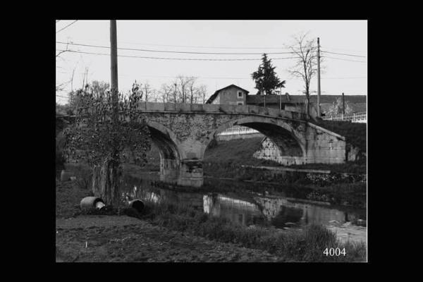 Ponte in muratura.