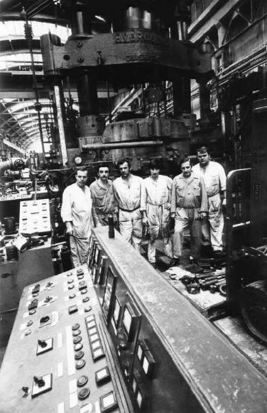 Milano. Industrie Pirelli. Bicocca. Addetti alla manutenzione.