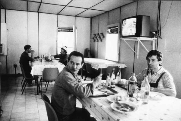 I cantieri della linea Tre della metropolitana e del passante ferroviario. "Pranzo nella mensa del villaggio vicino a piazza Corvetto"