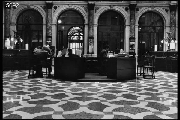 Milano. Sede centrale della Banca Commerciale Italiana in Piazza della Scala. Salone d'ingresso.