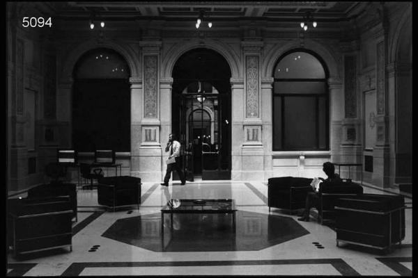 Milano. Sede centrale della Banca Commerciale Italiana in Piazza della Scala. Sala interna.