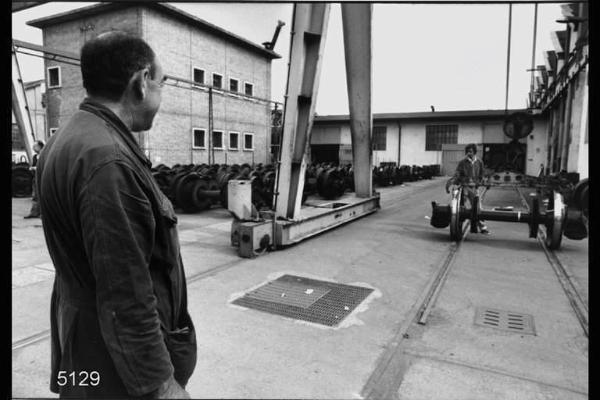 Officina grandi riparazioni FFSS. Piazzale deposito ruote.