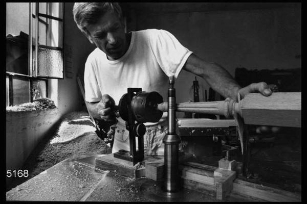 Laboratorio di Franco Balzarotti, sagomatore del legno.