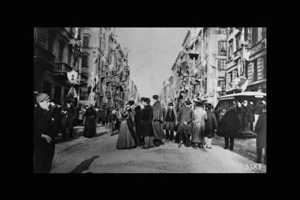 Milano. Corso di Porta Genova all'inizio della fiera.