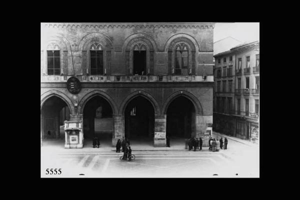 Cremona. Piazza del Comune. Facciata del Palazzo Comunale.