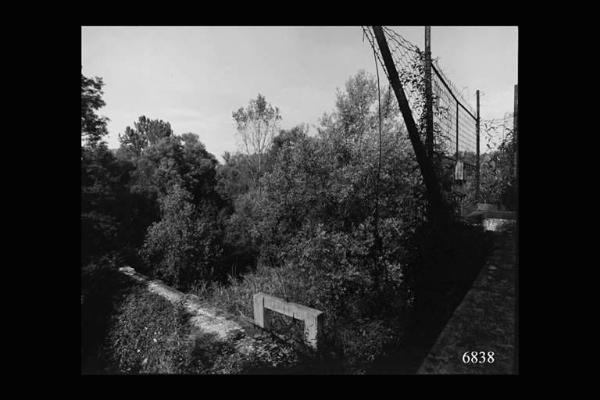 Passaggio presso le chiuse del Canale Villoresi sul lato del fiume Ticino.