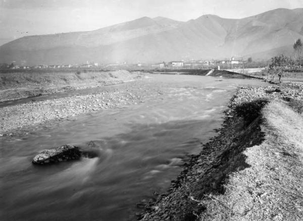 Torrente Aulla e sullo sfondo la Valtrompia.