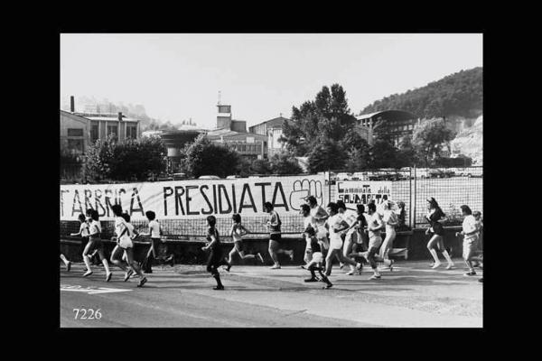 Villa di Briosco. Camminata della solidarietà a ostegno di una fabbrica presidiata dai lavoratori.