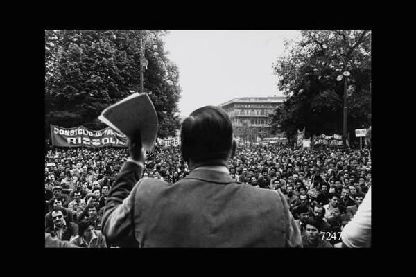 Manifestazione operaia. Comizio. Probabilmente l'oratore è Bruno Trentin.