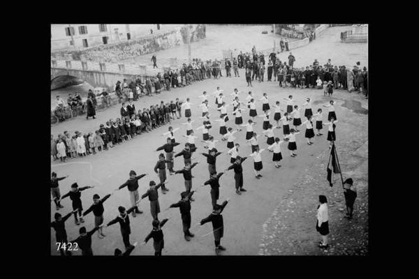 Cividate Camuno - Piazza del Municipio - Saggio ginnico della gioventù fascista