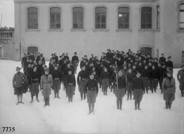 Breno - Parata - Militari in uniforme fascista