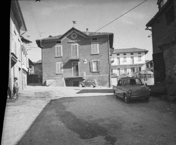 Ossimo Superiore - Piazza Roma - Palazzo del Municipio