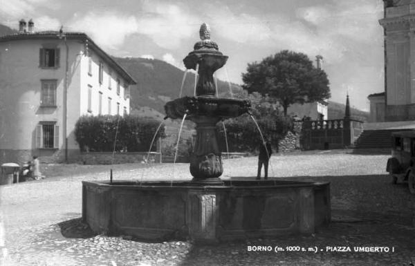 Borno - Piazza Umberto I - Fontana