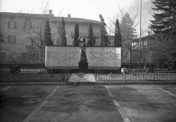 Piamborno - Monumento ai caduti