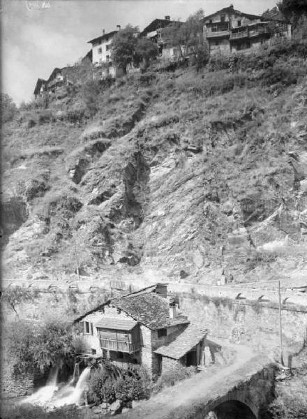 Corteno Golgi - Torrente Ogliolo - Ponte e case