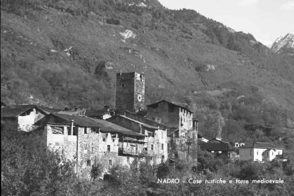 Nadro - Case e torre medioevale